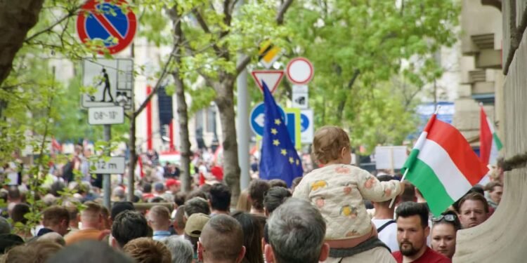 Ungarns Präsident unterzeichnet Gesetz zur sofortigen Beendigung seiner Amtszeit 25 Ungarns Präsident Amtszeit Ende Parlament