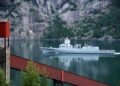F128 Fregatte auf offener See