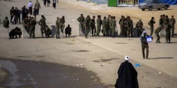 Libanesische Armee rückt nach dem israelischen Abzug in den Südlibanon ein 19 Libanesische Armee rückt nach Abzug in den Südlibanon vor