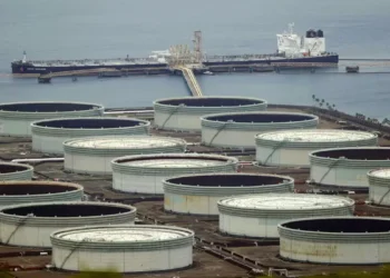 Globale Ölbestände stürzen ab, während die Hormus-Blockade die Versorgungskrise verschärft