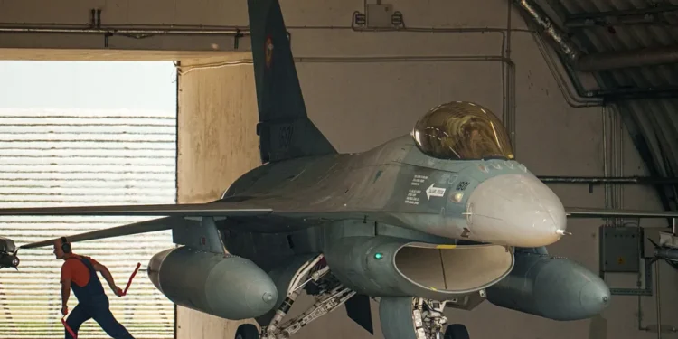 NATO-Jets aufgestiegen, nachdem Drohne in rumänischen Luftraum eingedrungen ist 25 NATO-Jets aufgestiegen, nachdem Drohne in rumänischen Luftraum eingedrungen ist