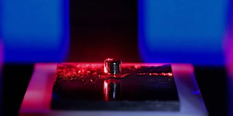 Chinesisch-deutsches Team stellt schwebenden Magnetsensor bei Raumtemperatur vor