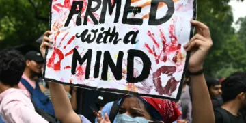 Massive Online-Hetze Nach Protesten Zwingt Fünfzehnjährige Inderin In Die Isolation